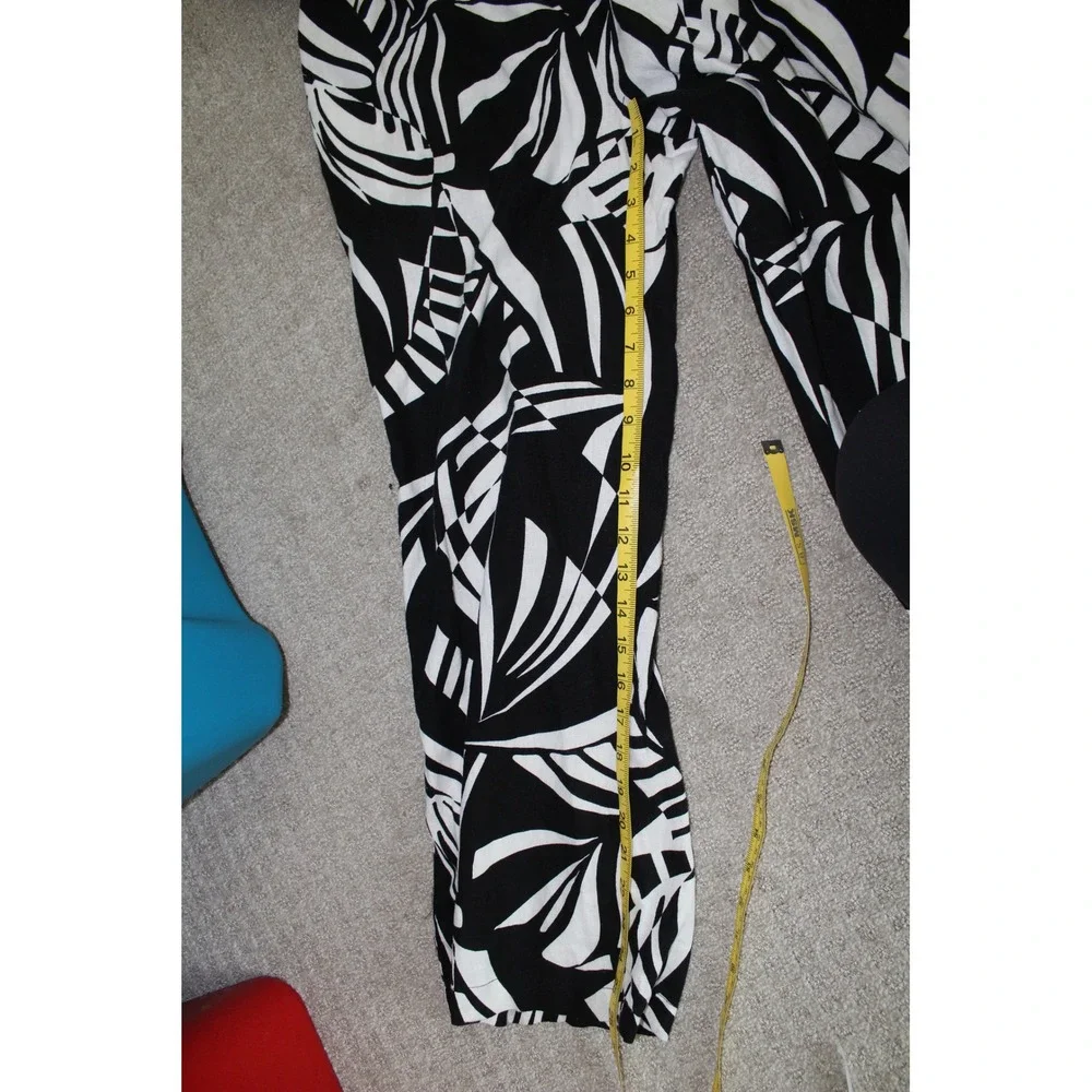 Tahari Black White Palm Leaf Sleeveless Wide Leg Belted Jumpsuit‎ Pockets Size 4